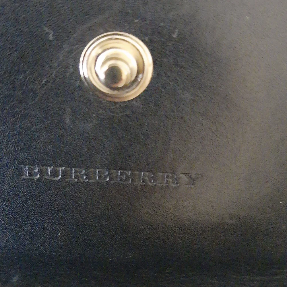 New-Authentic-Burberry LEATHER wallet w/ Signature Gold Tone Hardware-front snap - Picture 6 of 14